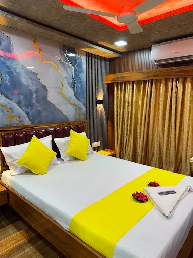 Double bedroom at Swiss Hotel Rooms